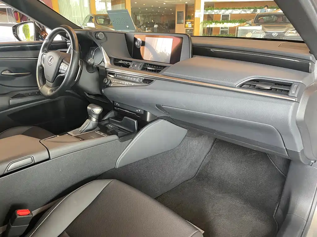 Lexus ES — миниатюра 6