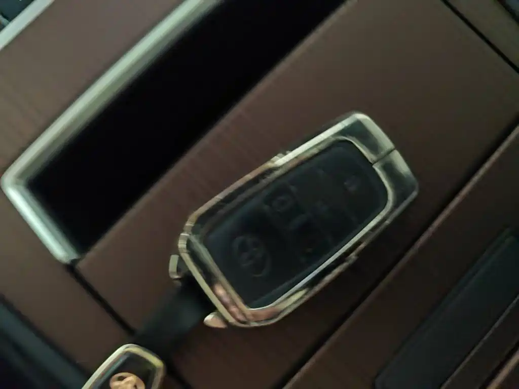 Toyota Granvia — миниатюра 9