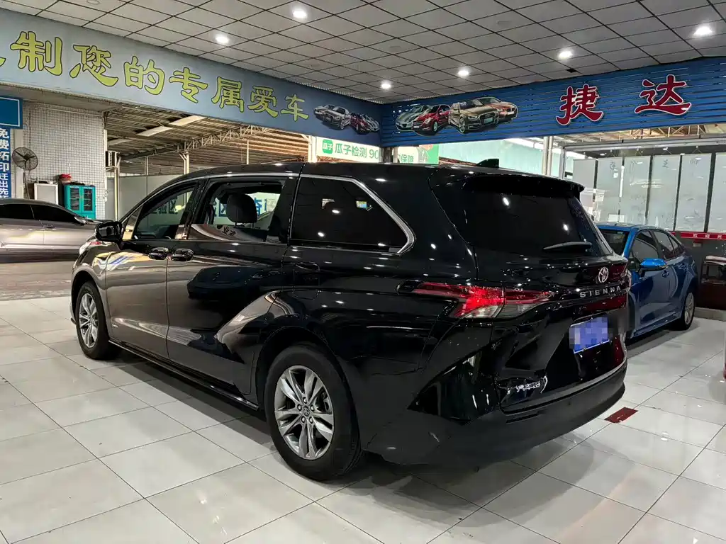 Toyota Sienna — миниатюра 9