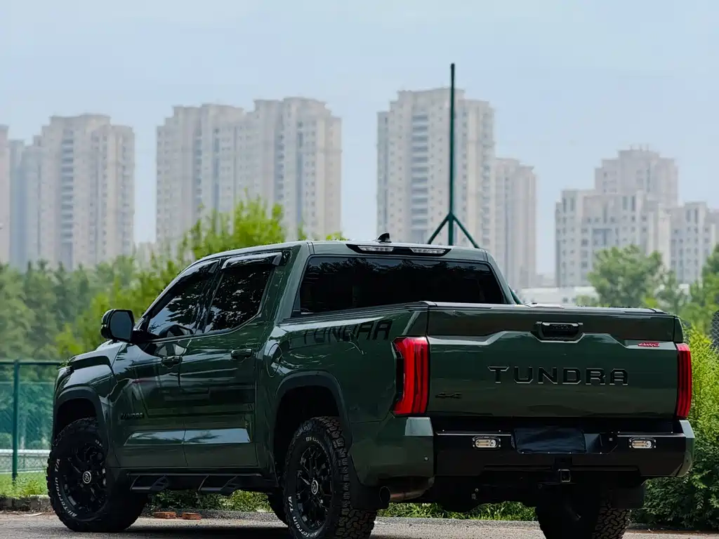Toyota Tundra 2023 5.7T SR5 TRD