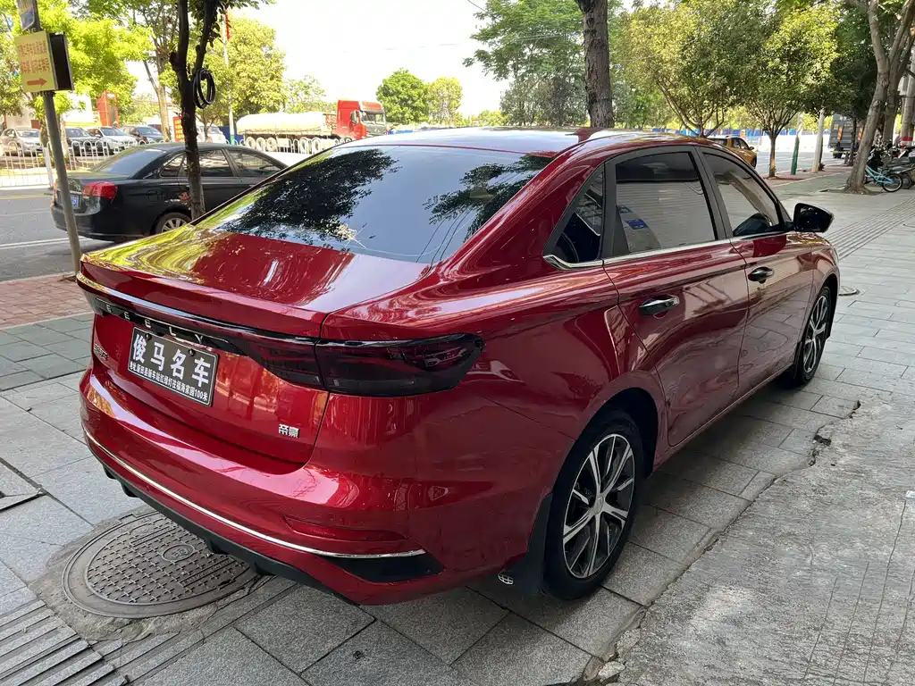 Geely Emgrand 2022 4 1.5L CVT Luxury