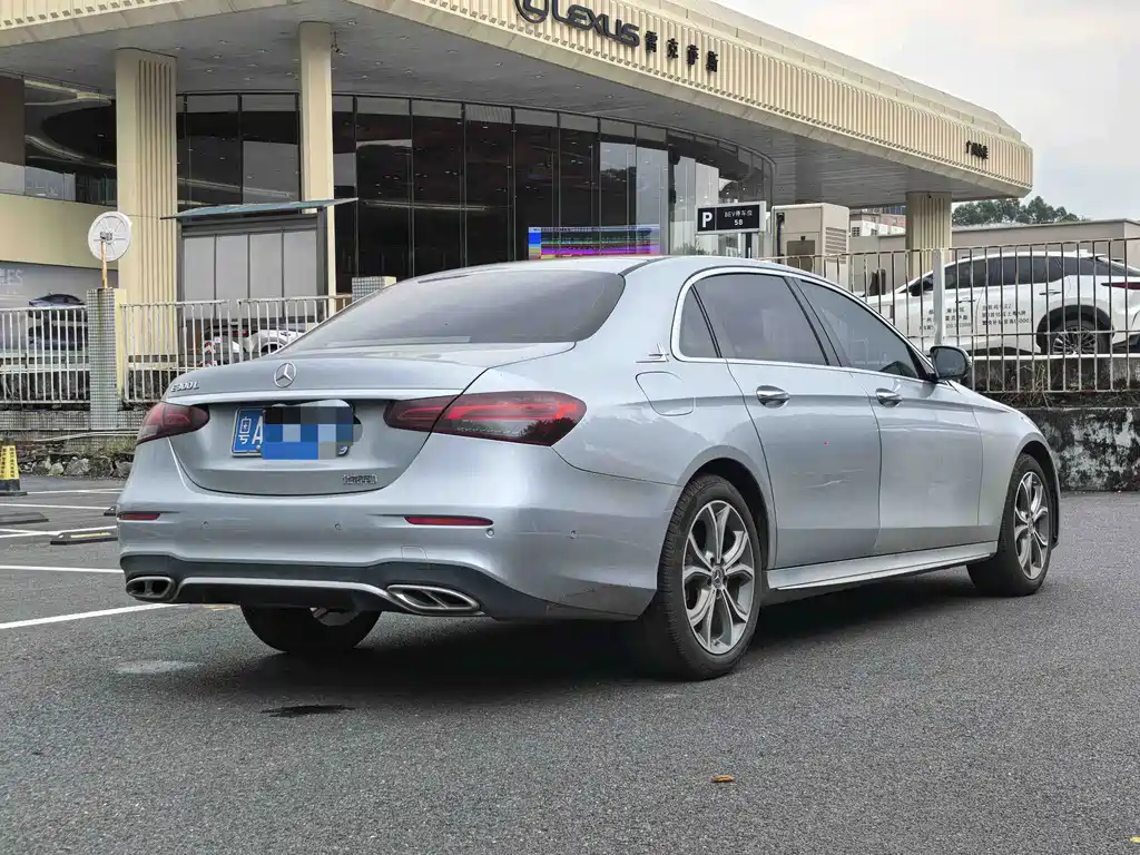 Mercedes-Benz E-Class — миниатюра 7