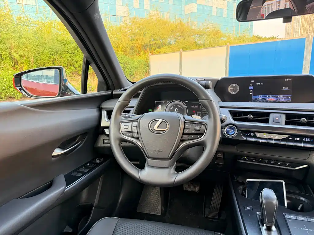 Lexus UX New Energy — миниатюра 7