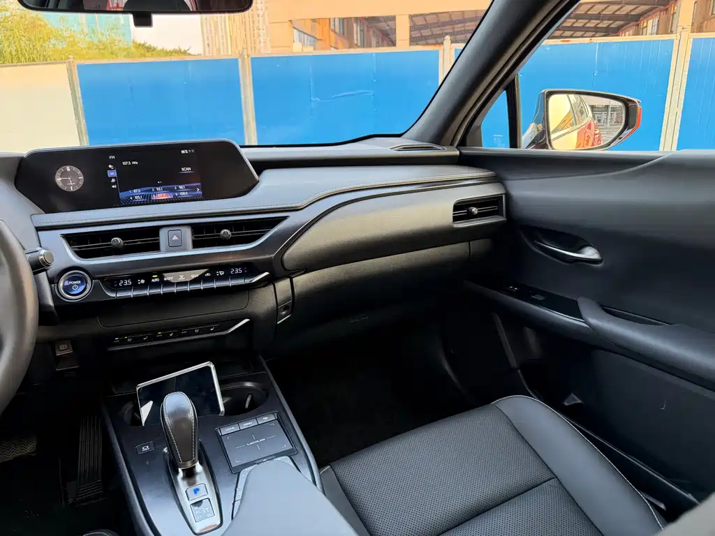 Lexus UX New Energy — миниатюра 8