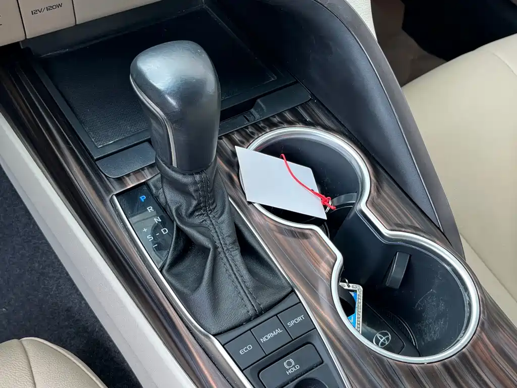 Toyota Camry — миниатюра 21