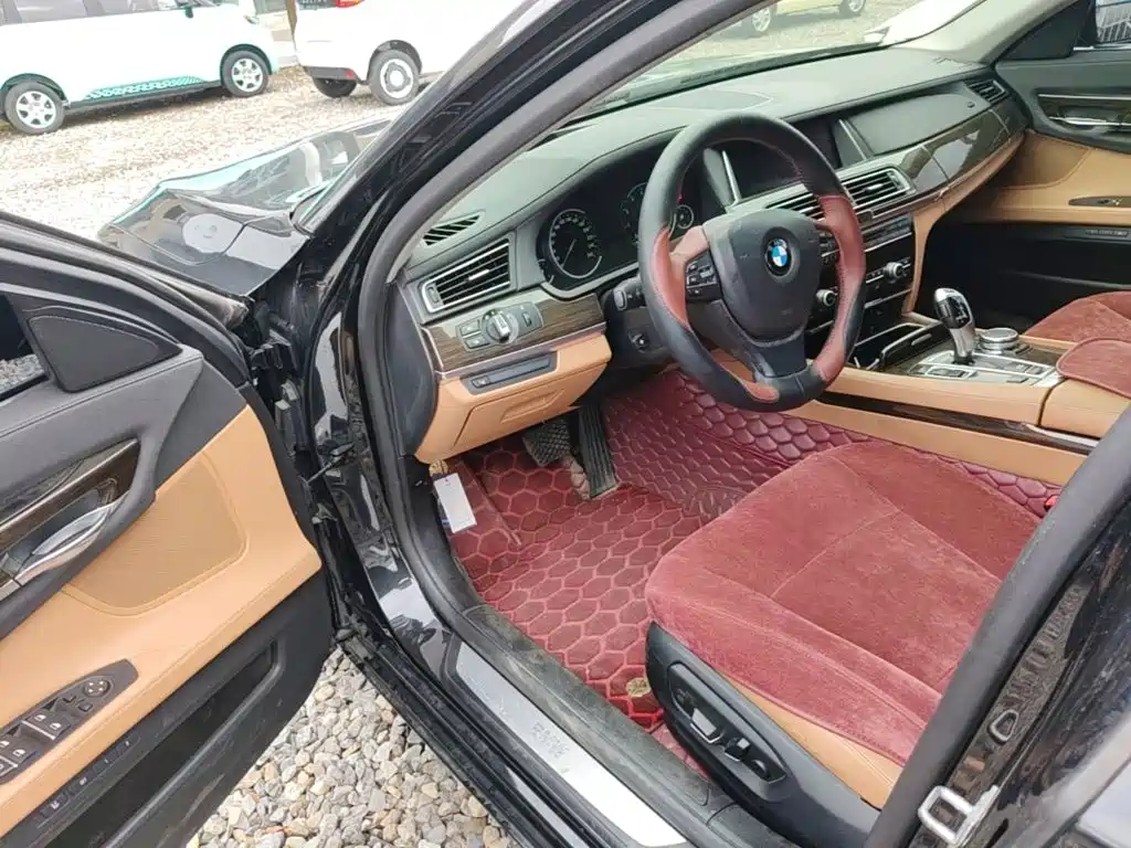 BMW 7 Series — миниатюра 16