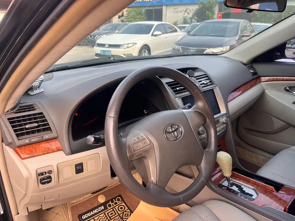 Toyota Camry — миниатюра 10