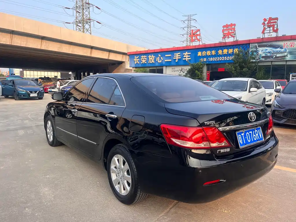 Toyota Camry — миниатюра 4
