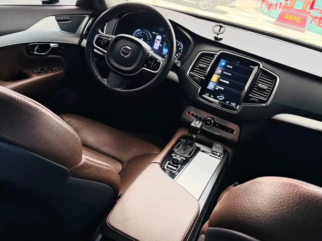 Volvo XC90 — миниатюра 11