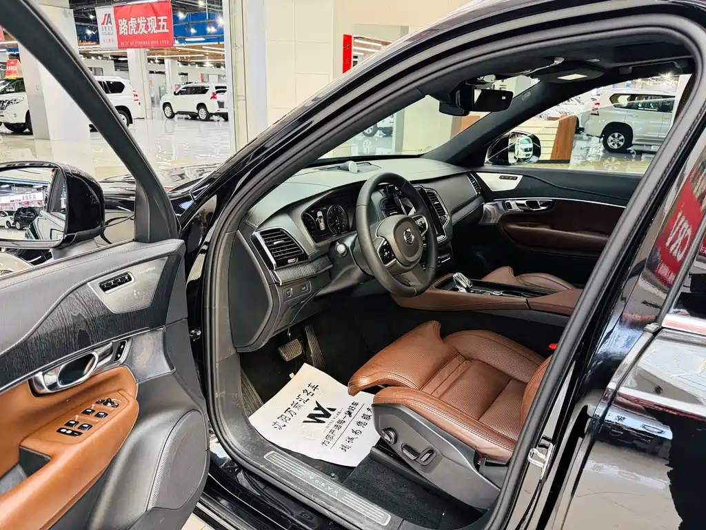 Volvo XC90 — миниатюра 7