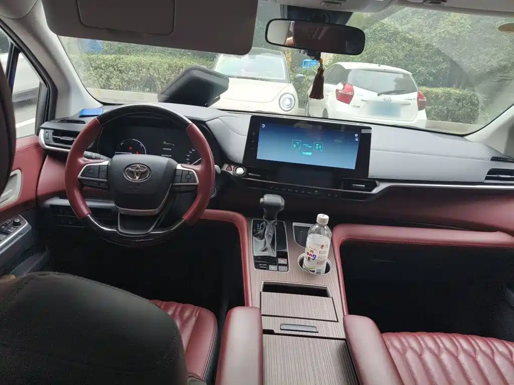 Toyota Granvia — миниатюра 13