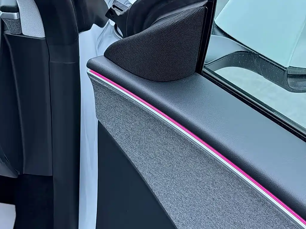 Tesla Model 3 — миниатюра 4