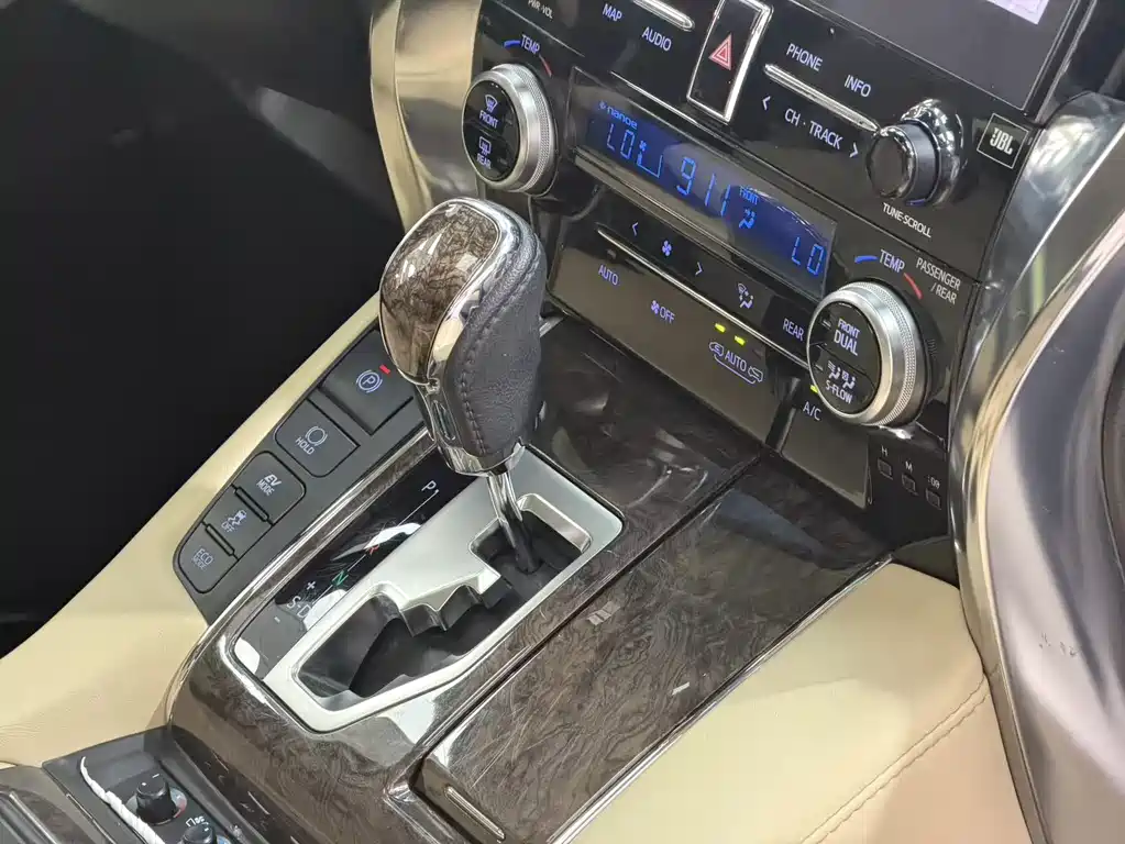 Toyota Vellfire 2020 2.5L HV Luxury