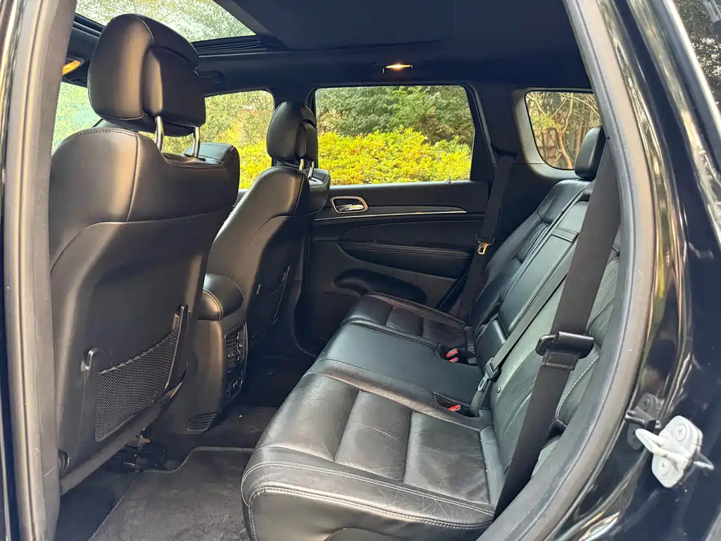 Jeep Grand Cherokee (Import) — миниатюра 7