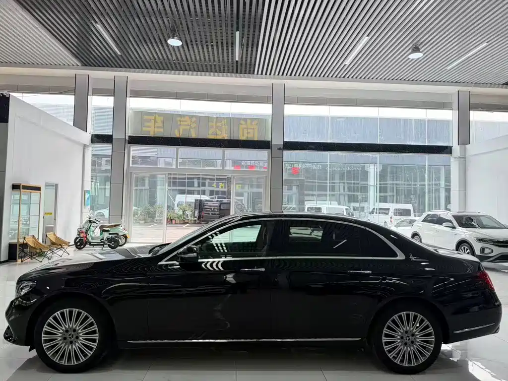 Mercedes-Benz E-Class — миниатюра 3