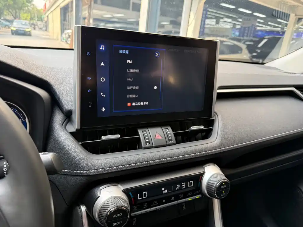 Toyota RAV4 — миниатюра 13
