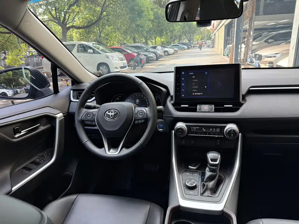 Toyota RAV4 — миниатюра 18