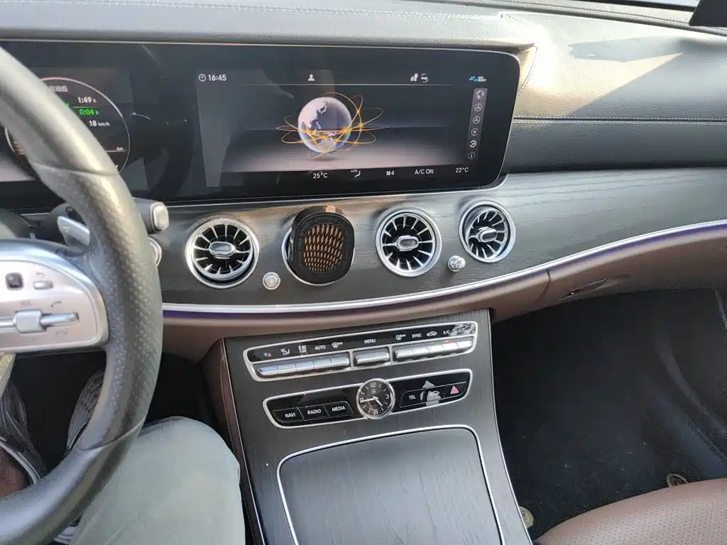 Mercedes-Benz E-Class — миниатюра 9