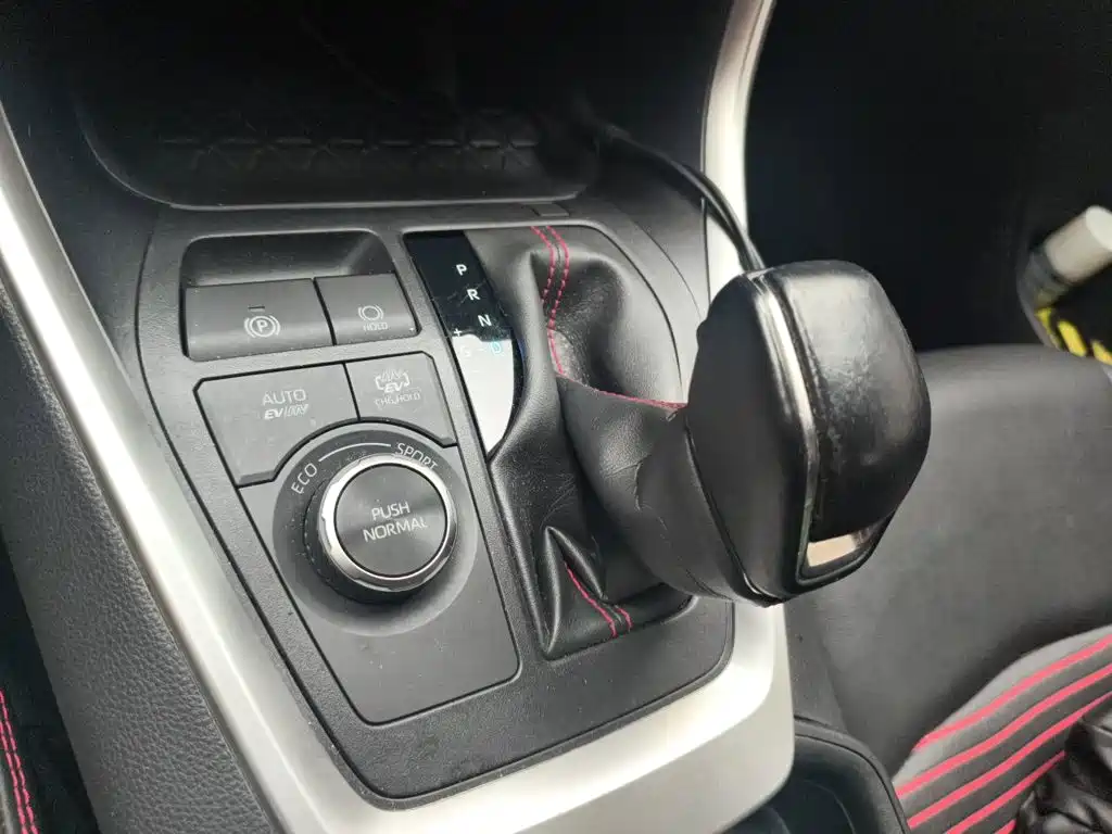 Toyota RAV4 Prime — миниатюра 15