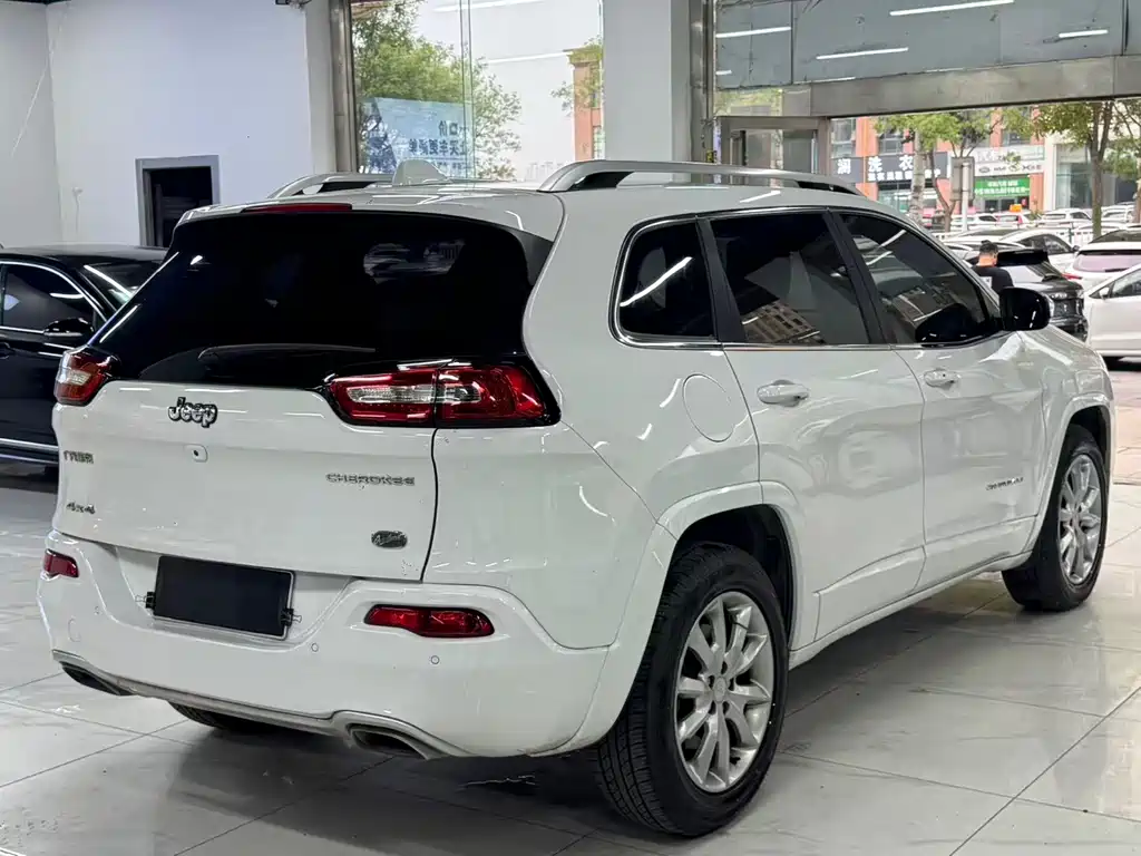 Jeep Cherokee — миниатюра 6