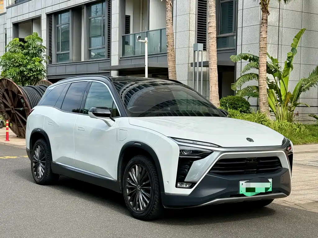 NIO ES8 2020 415KM мест