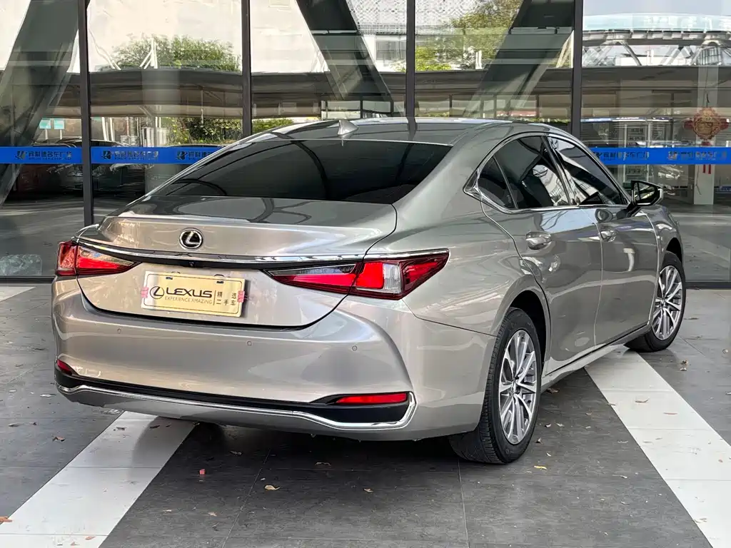 Lexus ES — миниатюра 4