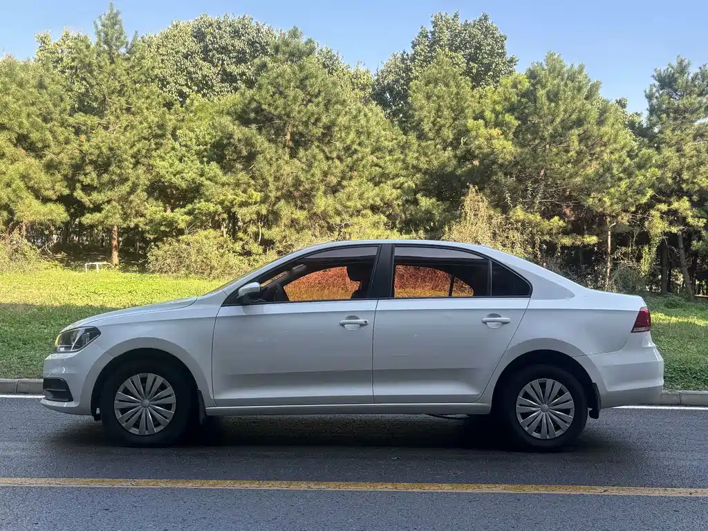 Volkswagen Santana — миниатюра 3