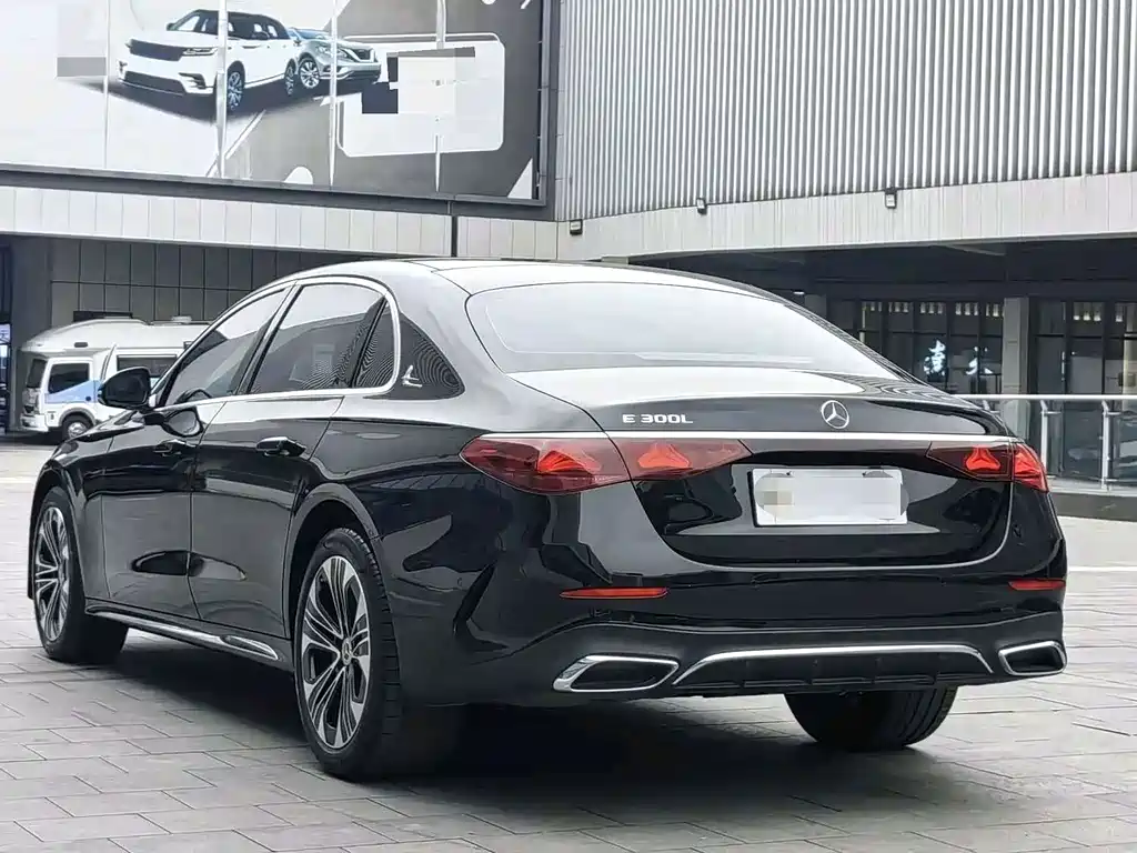 Mercedes-Benz E-Class — миниатюра 9