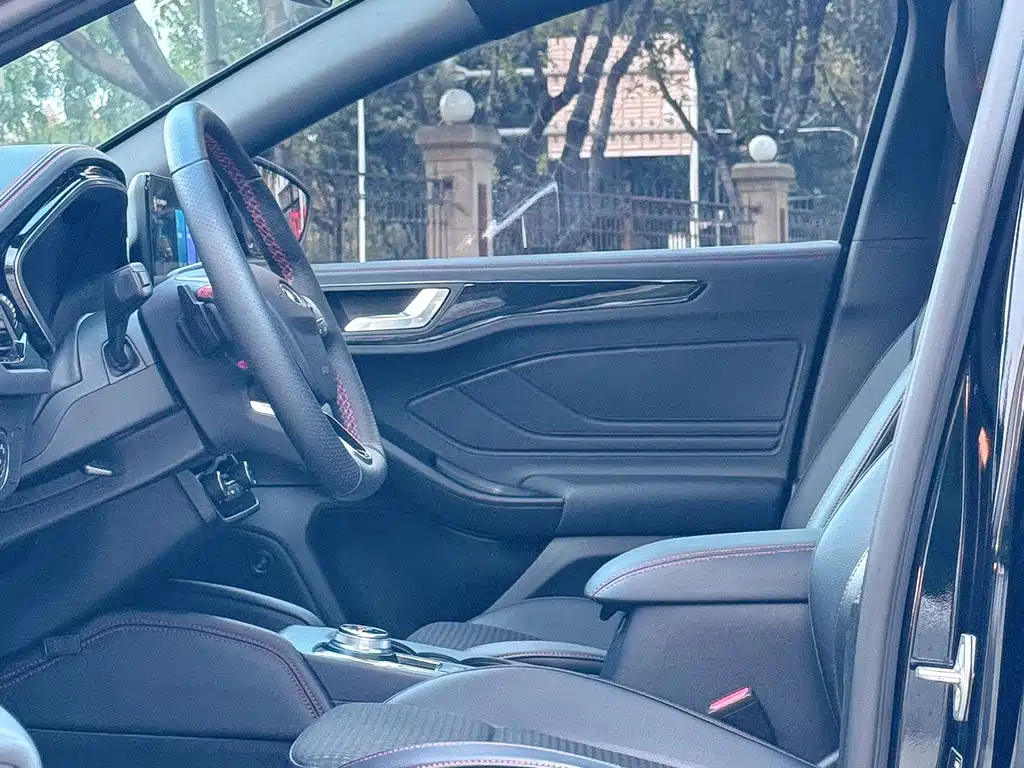 Ford Focus — миниатюра 11