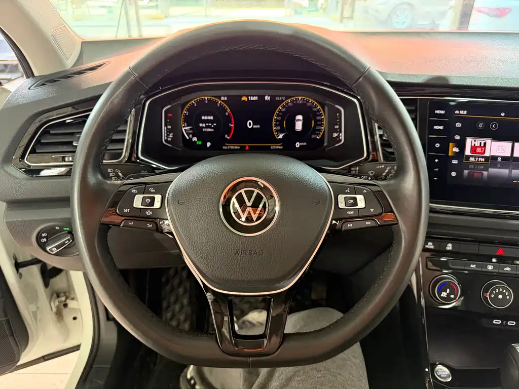 VOLKSWAGEN T ROC EXPLORING SONGS