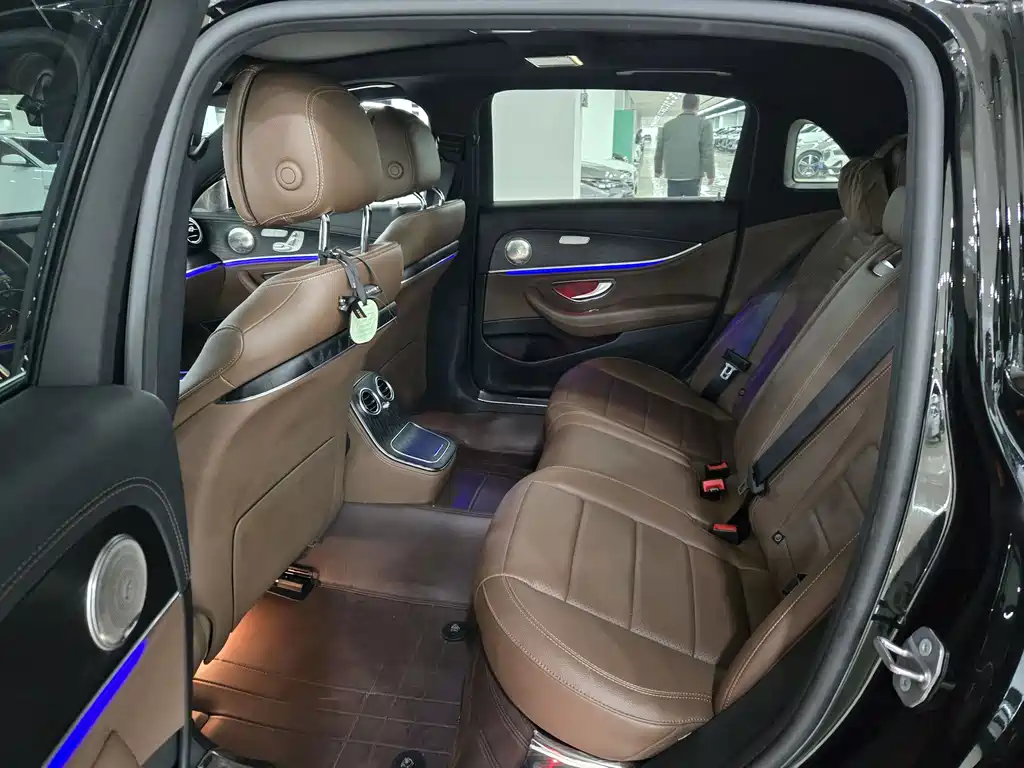 Mercedes-Benz E-Class — миниатюра 7