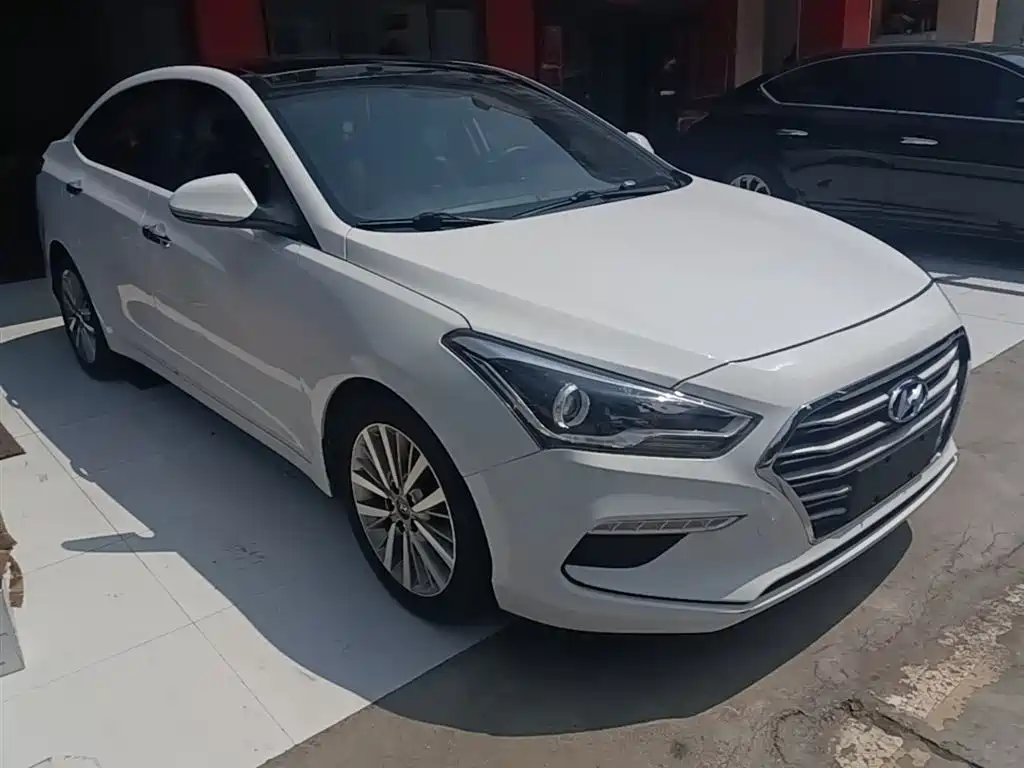Hyundai Mistra 2017 1.8L AT GLS V