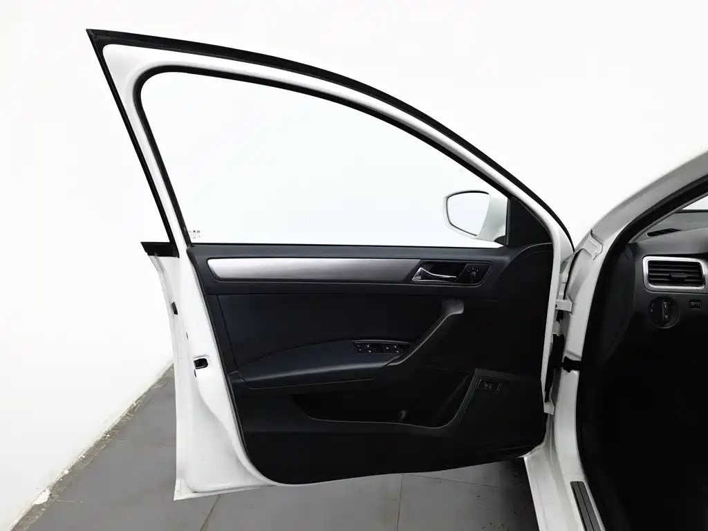 Volkswagen Santana — миниатюра 8