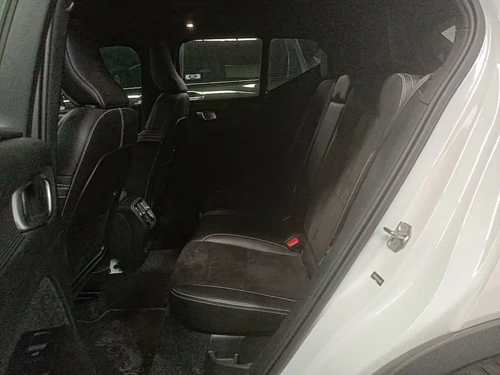 Volvo XC40 NEV — миниатюра 17