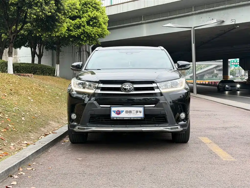 TOYOTA HIGHLANDER