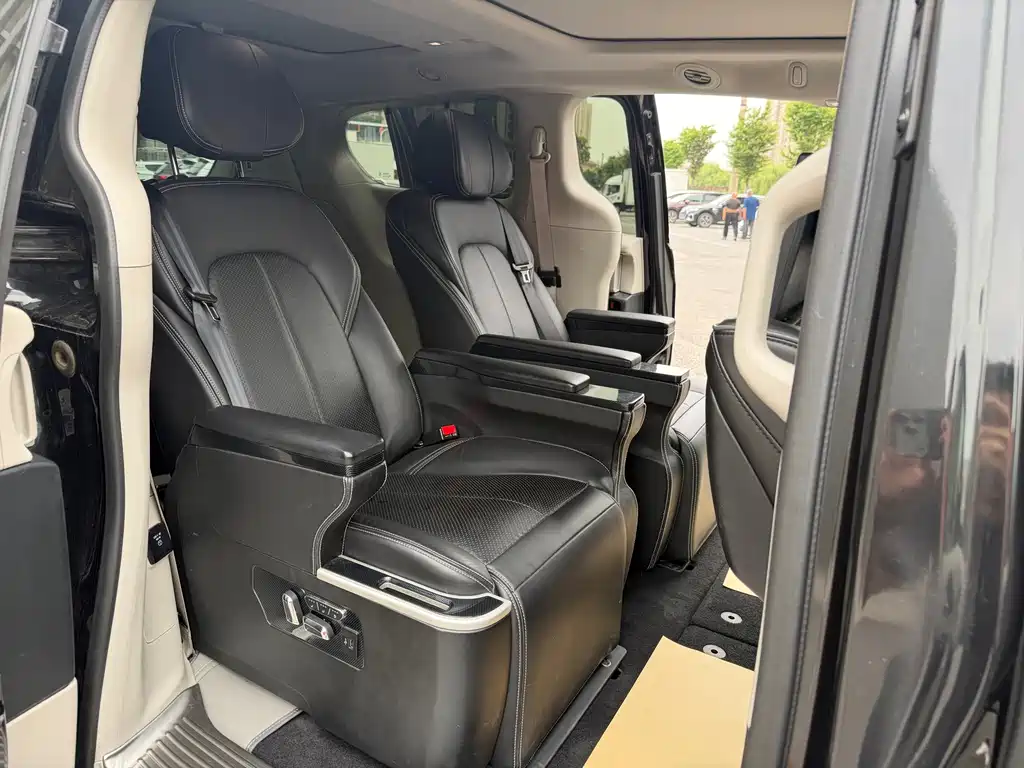Chrysler Grand Voyager (Import) — миниатюра 9
