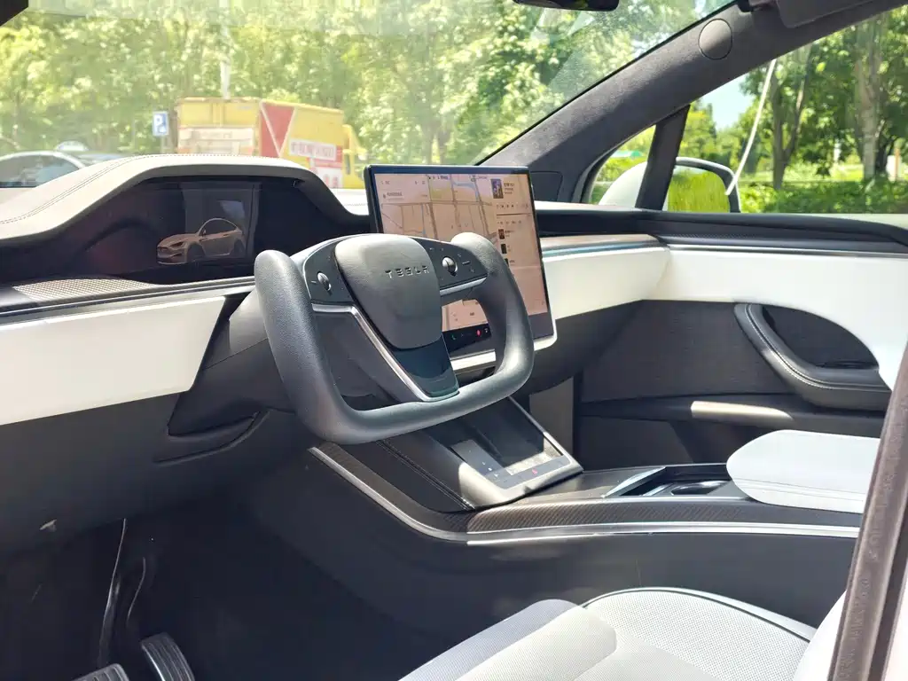 Tesla Model X 2023 Plaid