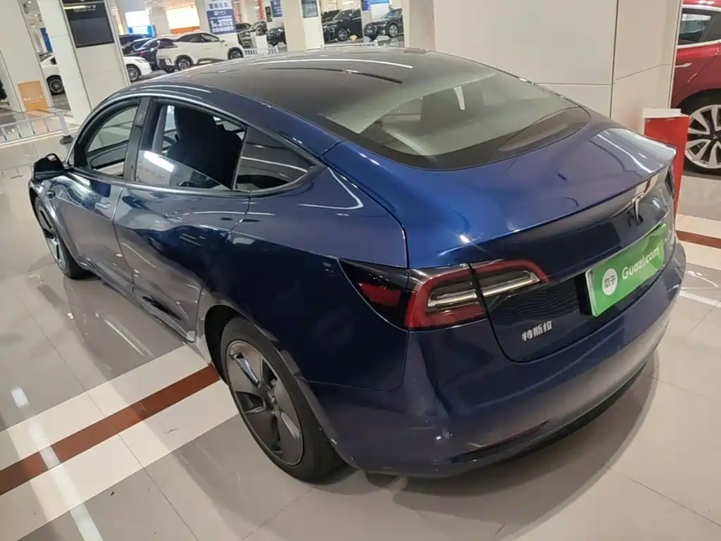 Tesla Model 3 — миниатюра 5