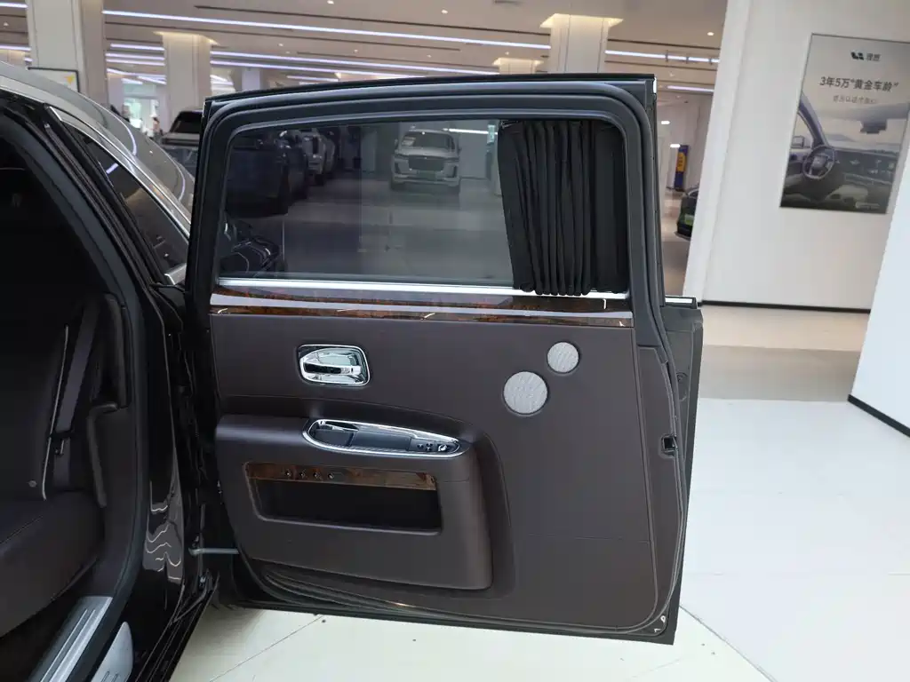 Rolls-Royce Ghost — миниатюра 12