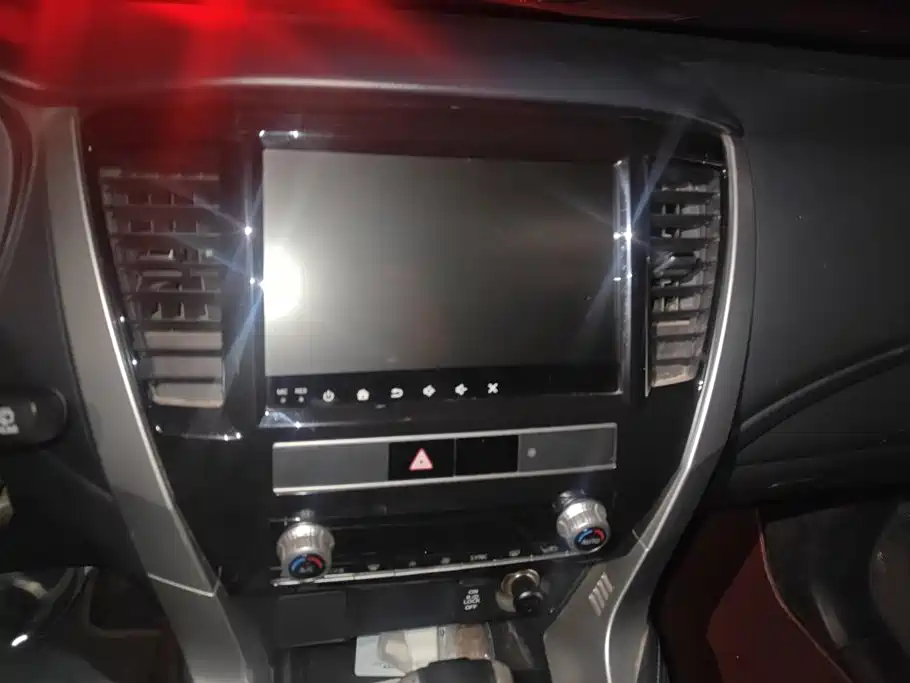 Mitsubishi Pajero Sport (Import) — миниатюра 13
