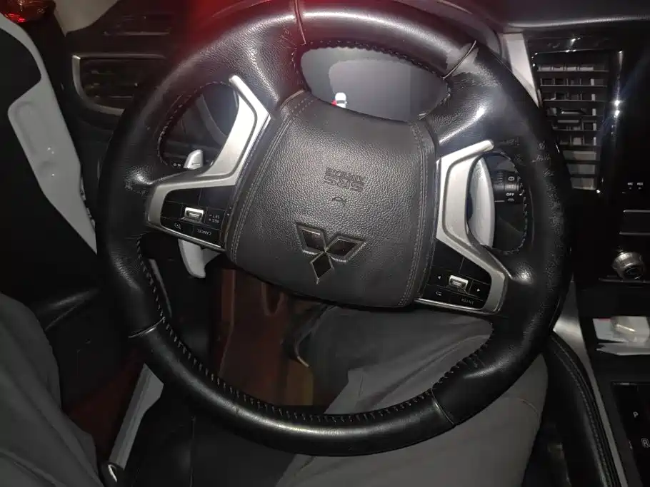Mitsubishi Pajero Sport (Import) — миниатюра 15