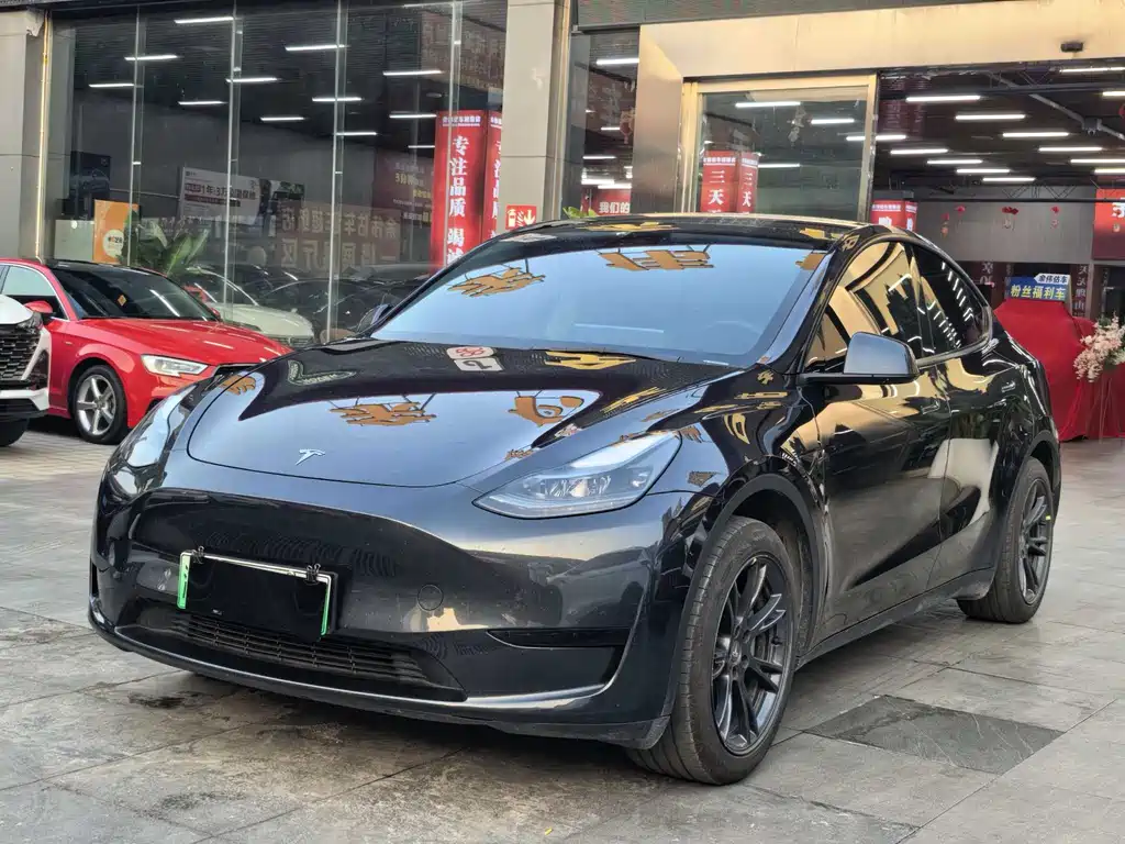 Tesla Model Y 2024
