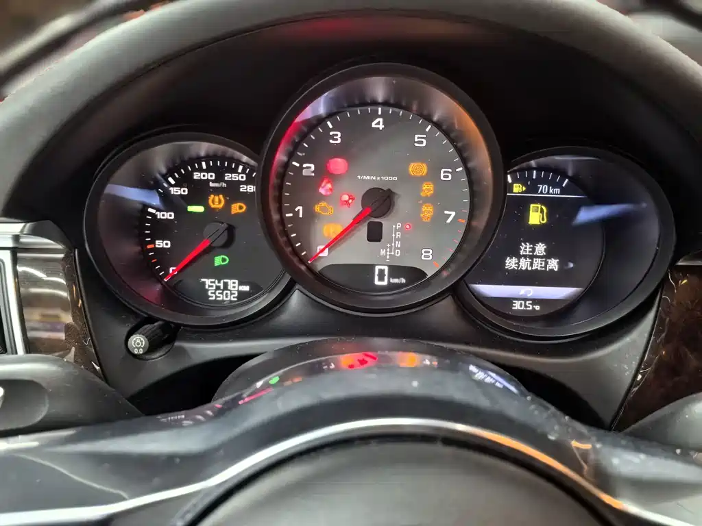 Porsche Macan — миниатюра 3