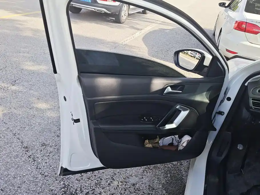 Peugeot 308 — миниатюра 7