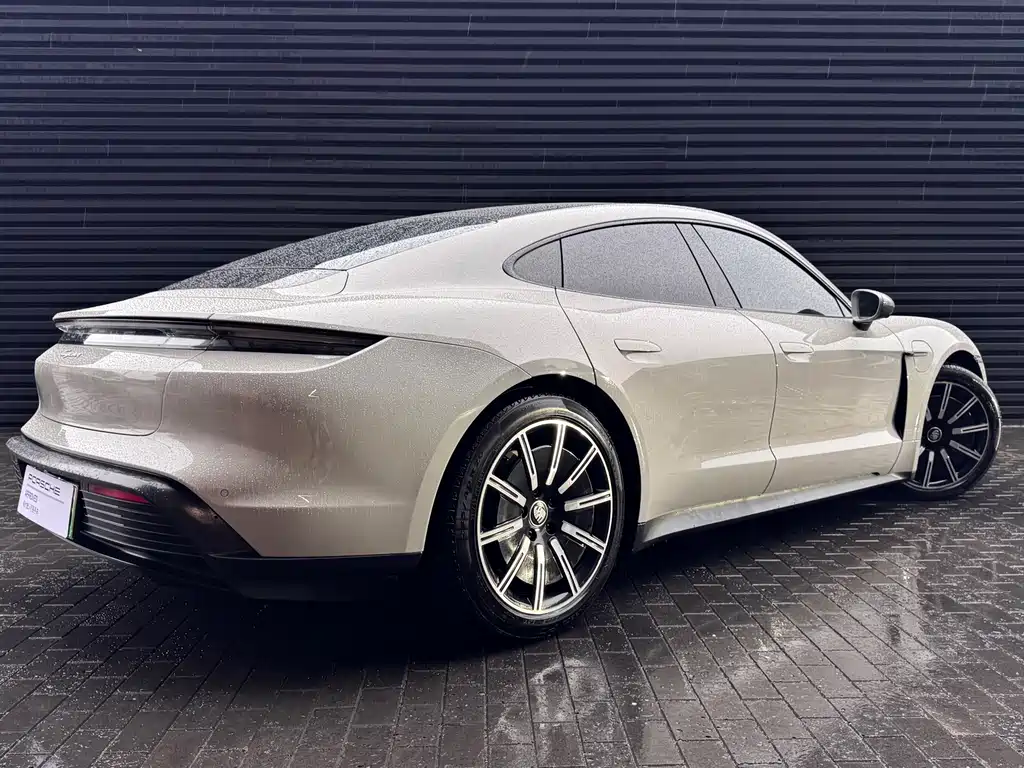 Porsche Taycan — миниатюра 7