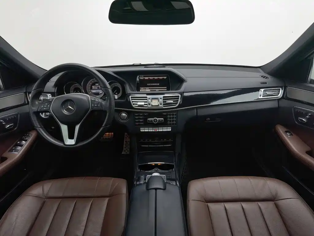 Mercedes-Benz E-Class — миниатюра 5