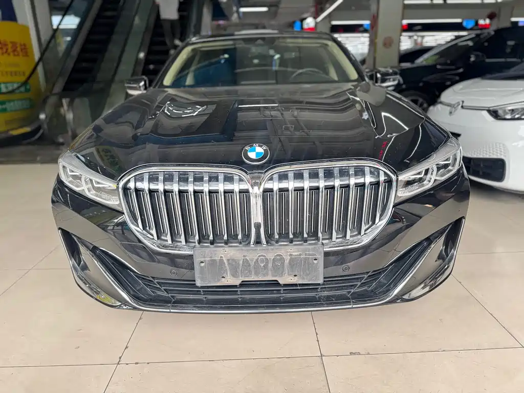 BMW 7 Series Facelift 730Li Luxury Package, фото 2