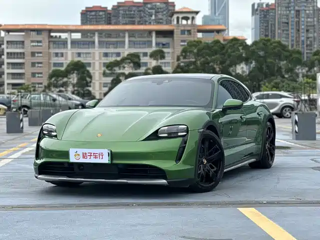 PORSCHE TAYCAN 2023