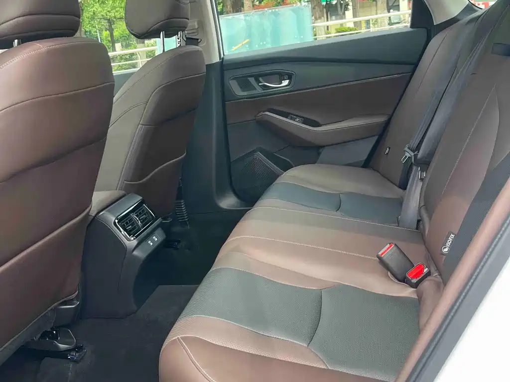 Honda Inspire PHEV — миниатюра 11