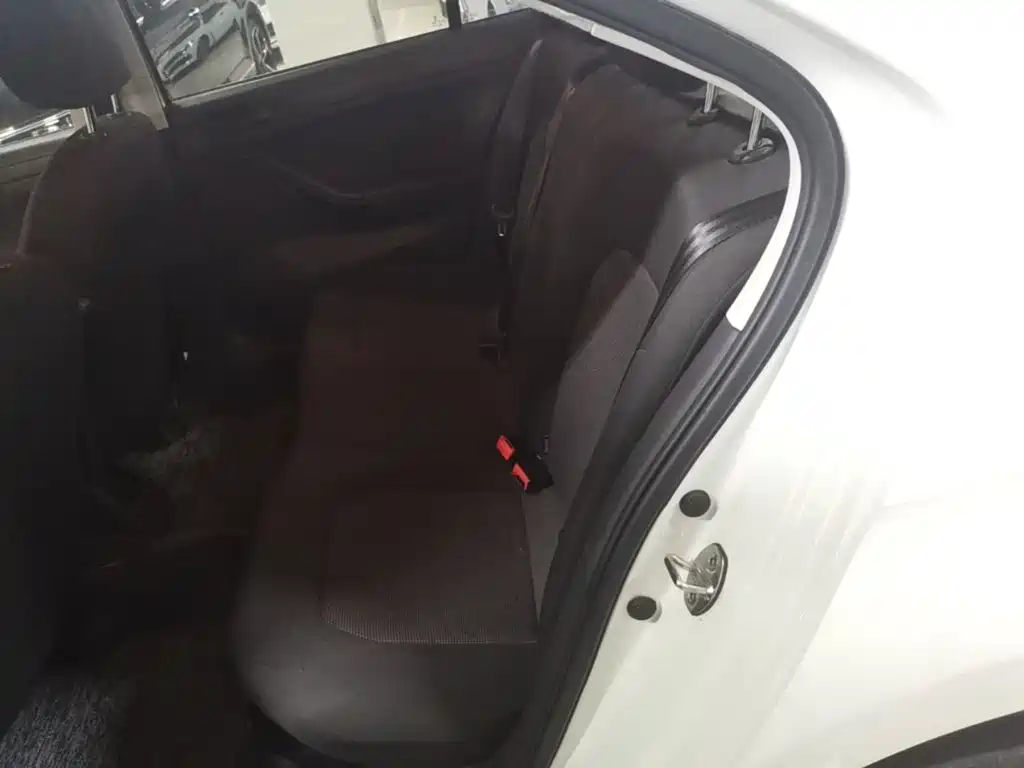 Volkswagen Jetta — миниатюра 13